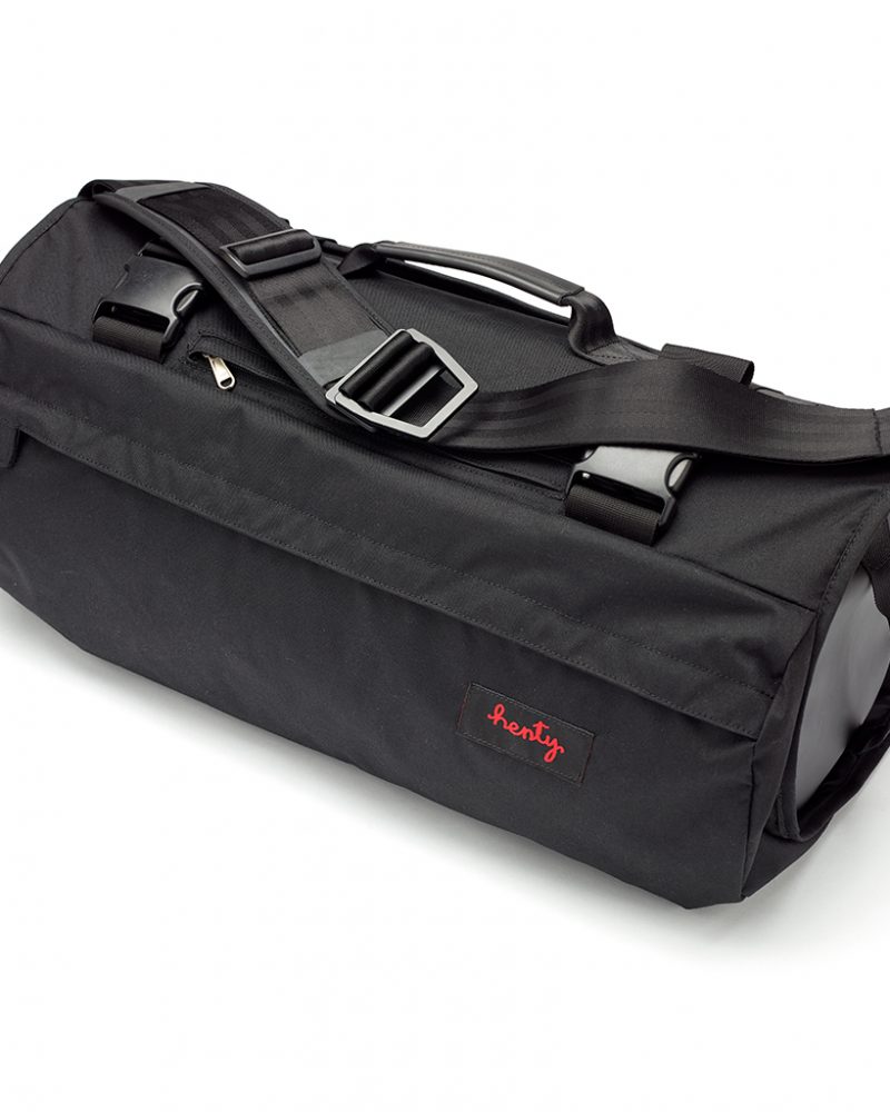 CoPilot Messenger in black. Travel messenger garment bag.